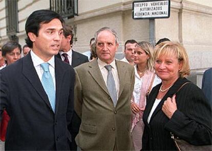 Los padres y la hermana de Miguel Ángel Blanco, tras la vista del juicio por el secuestro de su hijo.