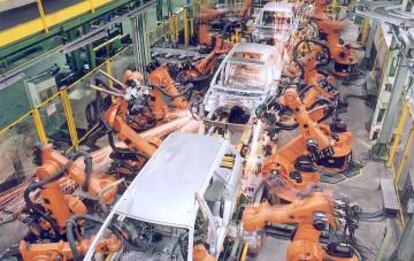 Cadena de producción de robots industriales.