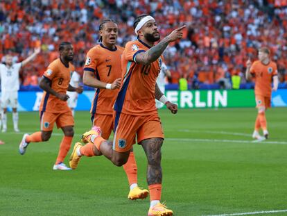 Memphis Depay celebra un gol contra Austria, en la fase de grupos de la Eurocopa.