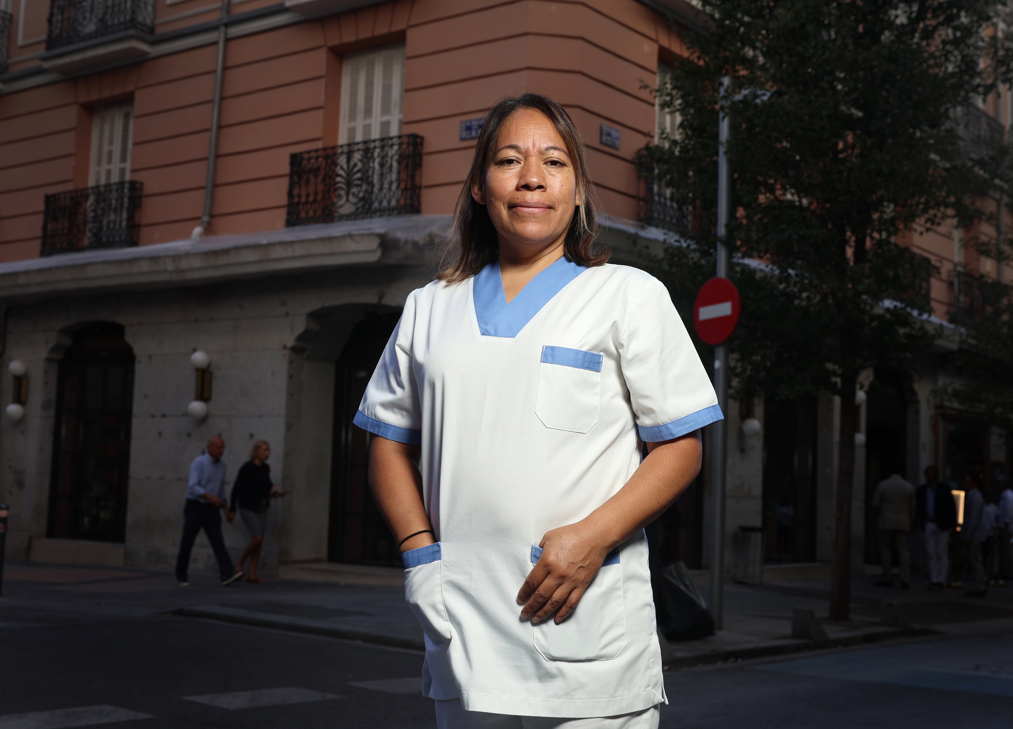 Patricia, empleada de hogar, en el barrio de Retiro en Madrid la semana pasada.