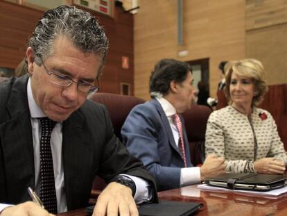 Francisco Granados junto a Ignacio González y Esperanza Aguirre en la Asamblea de Madrid.