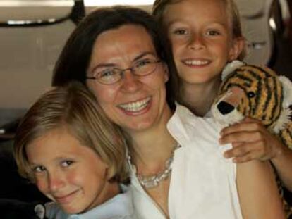 Marta García Sancho y sus hijos Rodrigo (izquierda) y Pelayo, superdotados.
