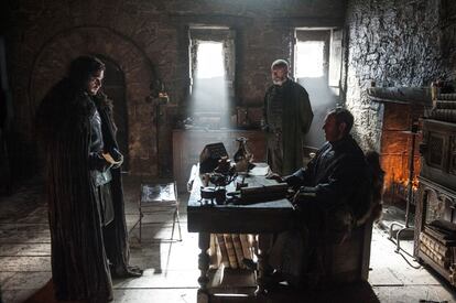 Jon Snow (Kit Harington), en presència de Stannis Baratheon (Stephen Dillane).