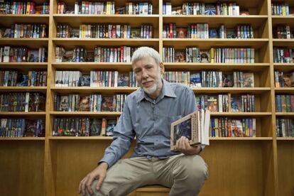 Alejo Cuervo, en su librería Gigamesh