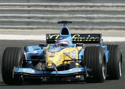 Fernando Alonso, durante la sesión de libres en Bahrein.