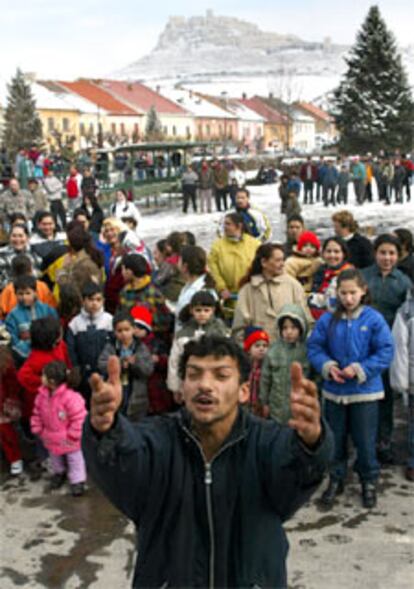 Protesta de gitanos en febrero de 2003 contra el Gobierno de Bratislava en un pueblo de Eslovaquia.