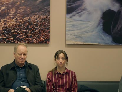 Stellan Skarsgård y Andrea Bræin Hovig, en 'Hope'.