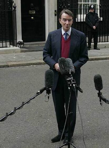 Peter Mandelson, ayer ante el número 10 de Downing Street.