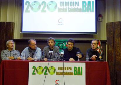 Representantes de Esait, durante la rueda de prensa en Bilbao.
