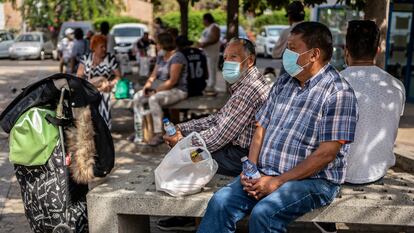 Residents of  Puente de Vallecas, the Madrid district with the highest Covid-19 incidence rate, on Wednesday.
