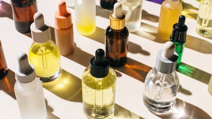 Artículo de EL PAÍS Escaparate sobre sérums faciales.