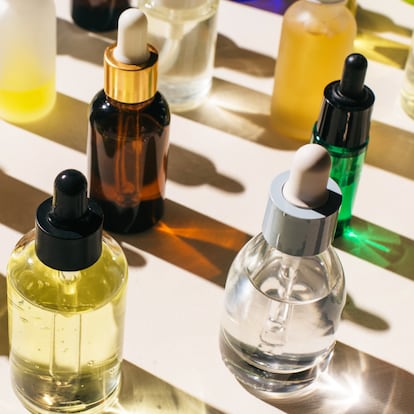 Artículo de EL PAÍS Escaparate sobre sérums faciales.