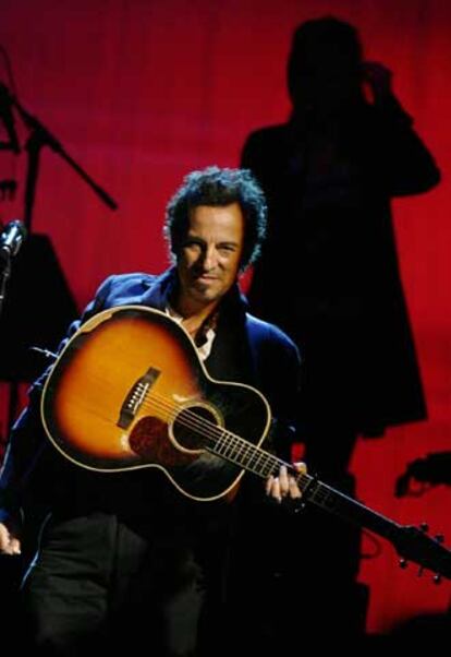 Bruce Springsteen, durante su actuación en el Assago Forum, en las afueras de Milán, el viernes.
