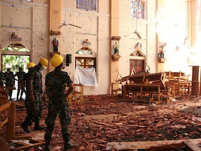 Iglesia de San Cristóbal en la ciudad de Negombo (Sri Lanka) devastada por una de las explosiones del Domingo de Pascua.