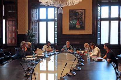 Una imagen de la Mesa, reunida este martes en el Parlament. En el centro, la vicepresidenta Alba Vergés (ERC).