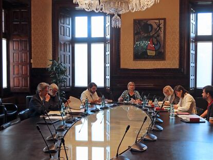 Una imagen de la Mesa, reunida este martes en el Parlament. En el centro, la vicepresidenta Alba Vergés (ERC).