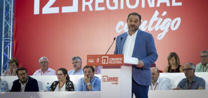 El secretario de Organización del PSOE, José Luis Ábalos, durante su intervención en la inauguración del XII Congreso de los socialistas extremeños.