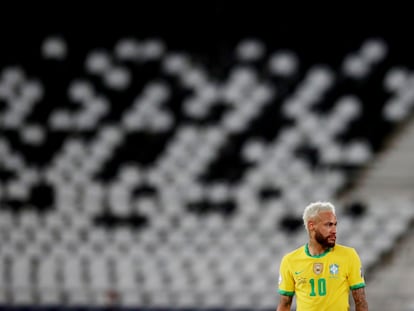 Neymar, en el estadio vacío de Nilton Santos, en Río de Janeiro.