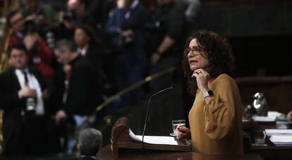 María Jesús Montero, ministra de Hacienda en funciones, durante una sesión en el Congreso el pasado febrero.