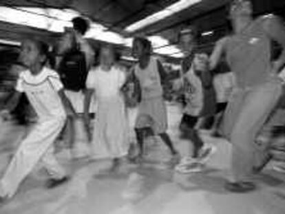 B 35984 - (23.7.2000) - Color - Encuentro de niños saharauis en Igualada, Barcelona - Foto : Susanna Sáez -