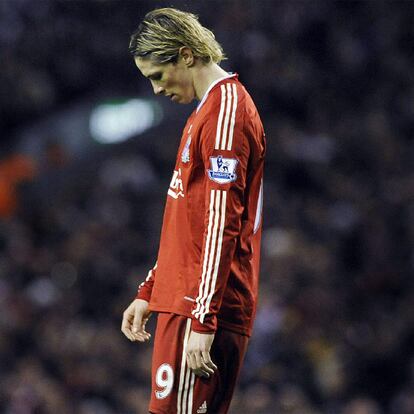 Torres, cabizbajo en un partido con el Liverpool.