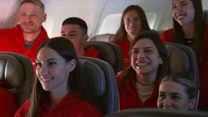 El Equipo Iberia Talento a bordo durante el vuelo de enero que los acercó a su sueño: París