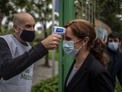 Mónica García, a su llegada a un mitin en Leganés.