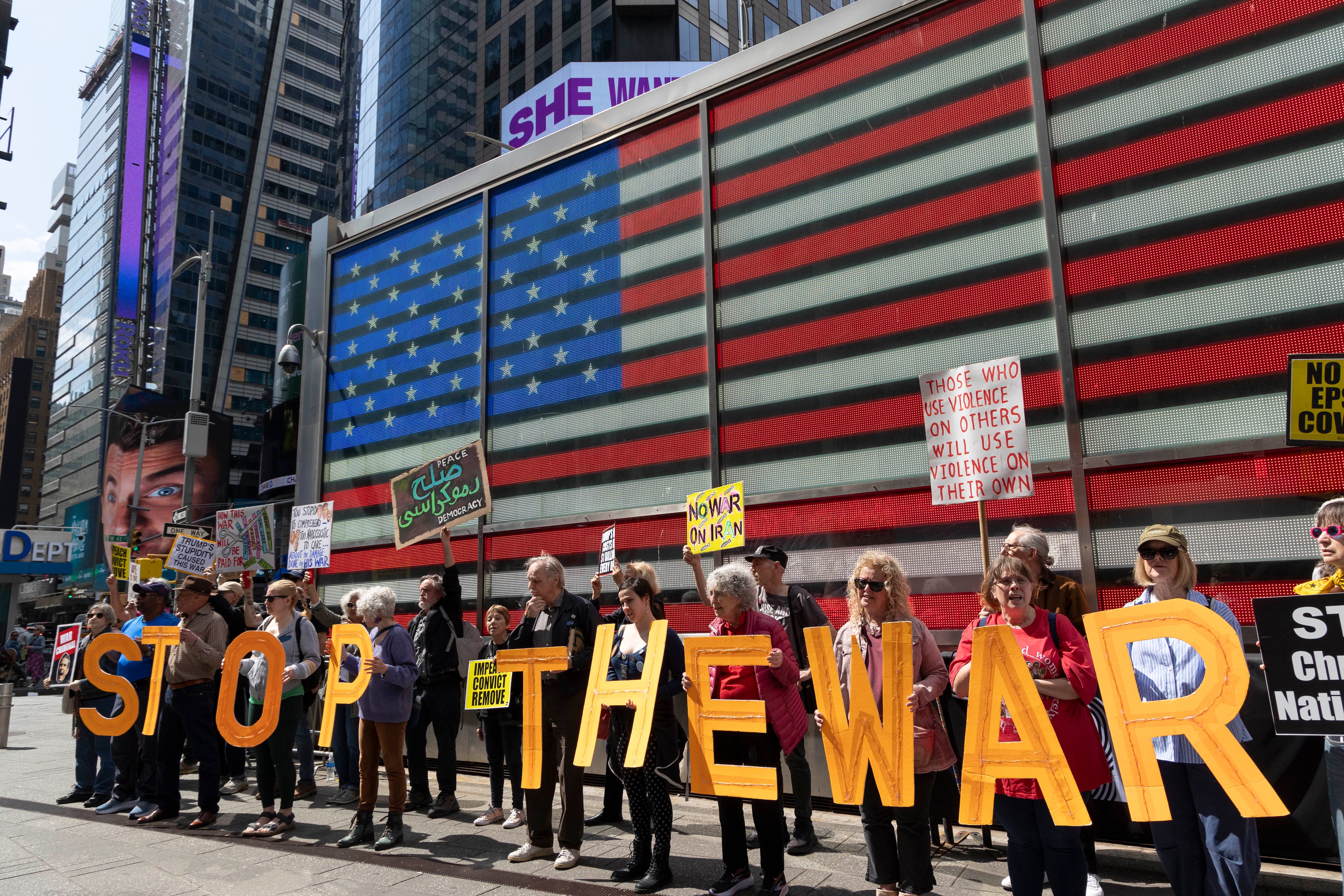 Angustia global y desacuerdos internos