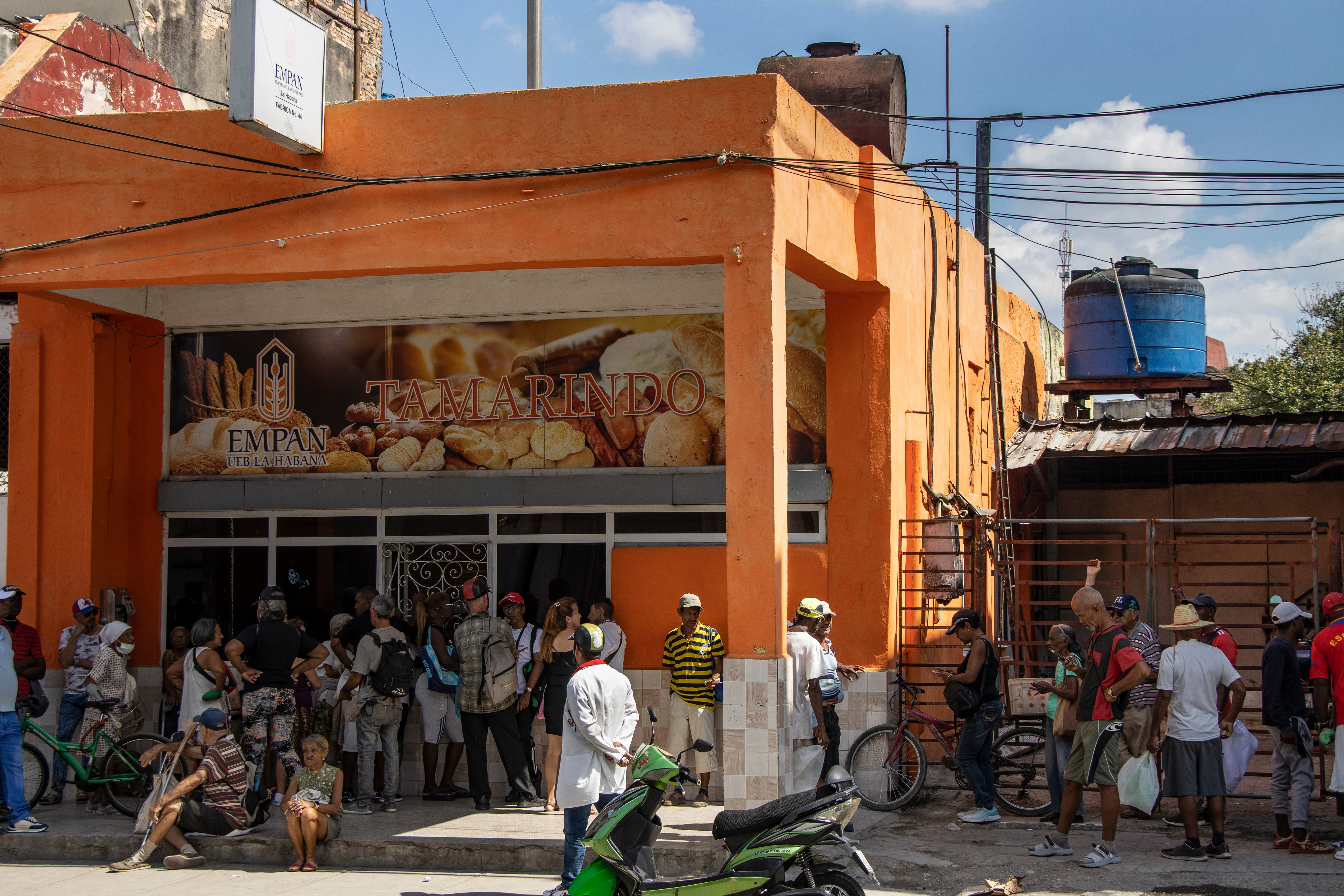 Cola en panadería, municipio 10 de Octubre, La Habana, el 12 de febrero de 2026.