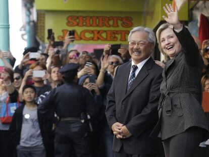 Hillary Clinton con el alcalde de San Francisco, Ed Lee, el miércoles.