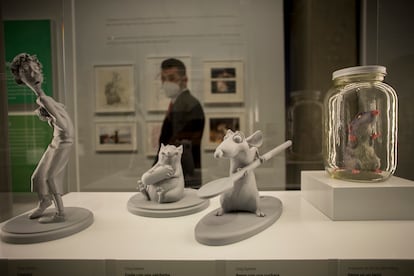 Maquetas para la película 'Ratatouille' en la exposición 'Pixar. Construyendo personajes' que se ha inaugurado este miércoles en CaixaForum Sevilla.