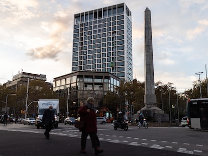 Antigua sede del Deutsche Bank, reconvertida en apartamentos de lujo en la esquina entre la Diagonal y el paseo de Gracia de Barcelona.