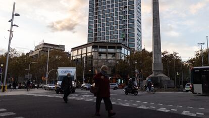 Antigua sede del Deutsche Bank, reconvertida en apartamentos de lujo en la esquina entre la Diagonal y el paseo de Gracia de Barcelona.