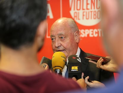 Joan Soteras, presidente de la Federación Catalana de Futbol, durante un acto.