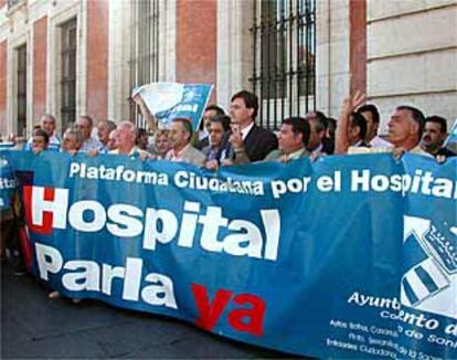 Concentración en la Puerta del Sol a favor de la construcción de un hospital en el municipio de Parla.