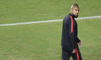 Vidal treina com a seleção chilena em Salvador.