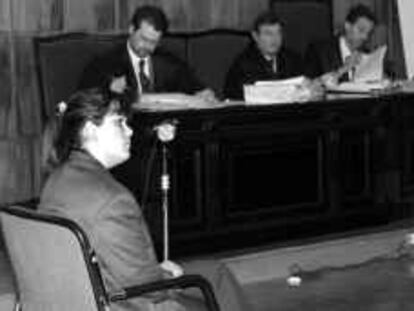 b sin nº (30/10/00) -color- Juicio geriatrico de Reus, en la foto Isabel Julian declarando. -foto: Josep Lluis Sellart.