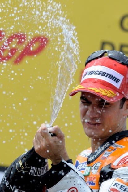 Pedrosa celebrates victory on the podium at Estoril.