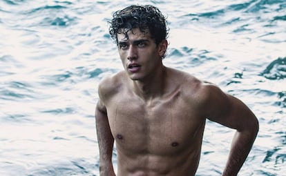 El modelo Xavier Serrano, en la Costa Brava, en una imagen de su perfil de Instagram.