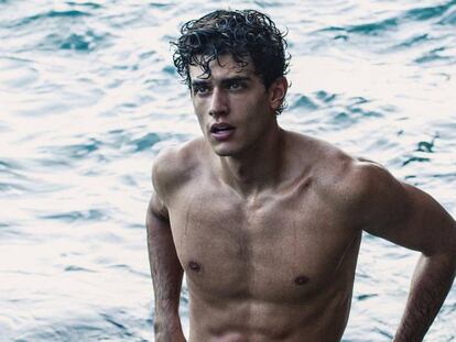 El modelo Xavier Serrano, en la Costa Brava, en una imagen de su perfil de Instagram.