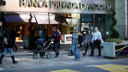 La entrada de la sede central de la Banca Privada d'Andorra.