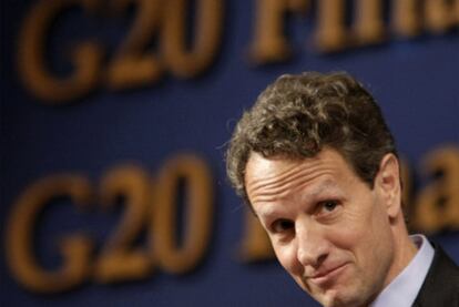 El secretario del Tesoro de Estados Unidos, Timothy Geithner, tras la reunión de ministros del G-20 en Gyeongju (Corea del Sur).