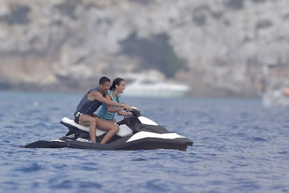 Cristiano Ronaldo y Georgina Rodríguez aprovecharon el día para practicar deportes acuáticos.