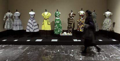 Vestidos exhibidos en la exposición 'Los años 50. La moda en Francia 1947-1957', que se pudo ver en 2015 en el Museo Bellas Artes de Bilbao.