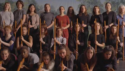 'Hold Hold Fire', 2019, still de vídeo da artista Olivia Plender.