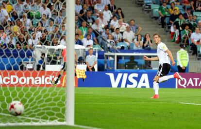 Goretzka marca el segundo gol de Alemania.