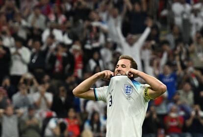 Harry Kane se lamenta después de fallar el penalti que habría dado el empate a Inglaterra.