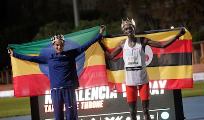 Gidey y Cheptegei, coronados tras batir los récords mundiales de 5.000m y 10.000m.