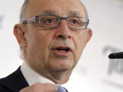 El ministro de Hacienda y Administraciones Públicas, Cristóbal Montoro, durante su intervención en el desayuno informativo organizado hoy por Europa Press en un hotel de Madrid.
