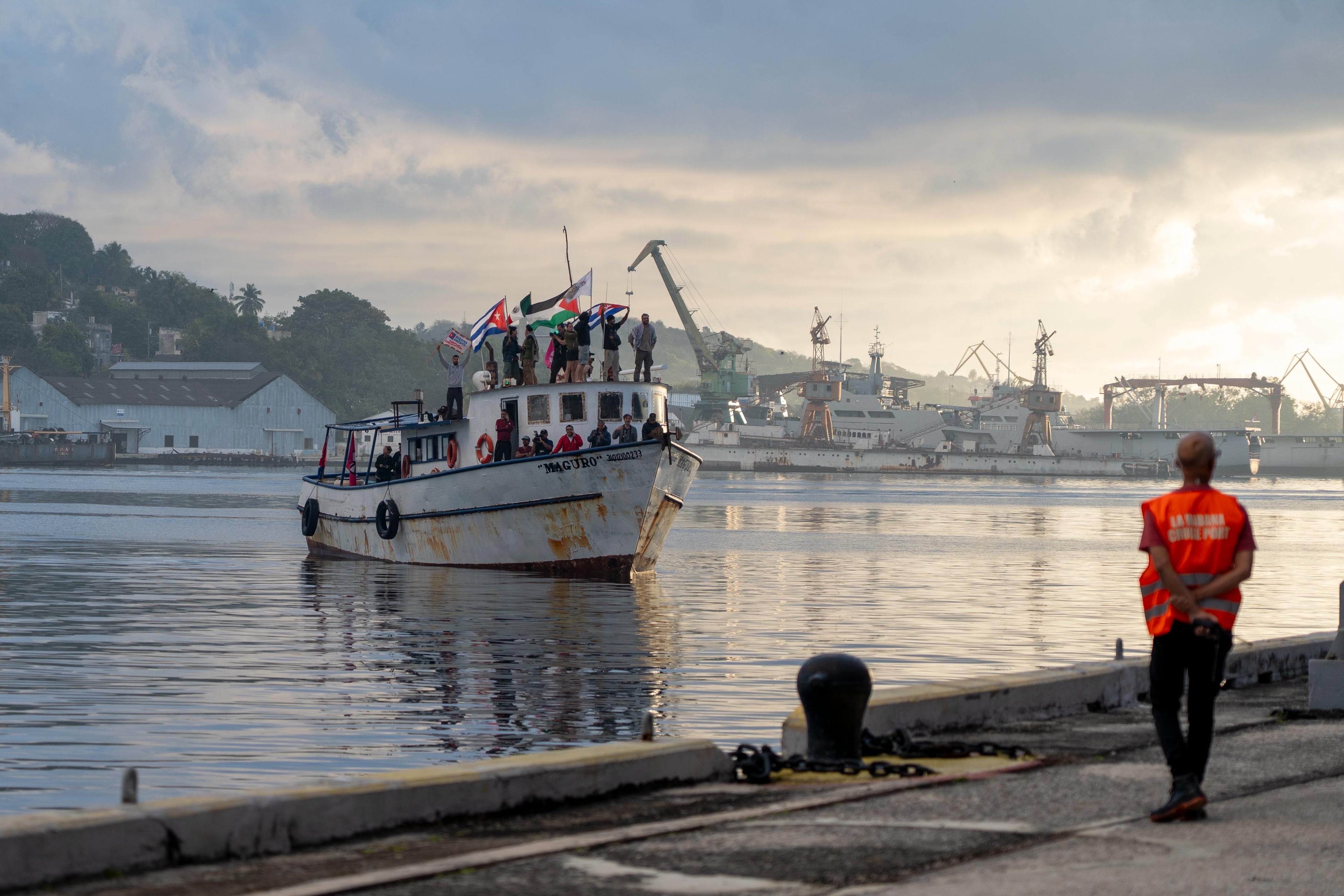 Llegada de la embarcación 'Maguro' a La Habana.